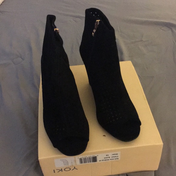 Black wedge peep toe suede booties - Picture 2 of 4